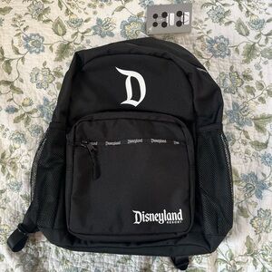 Disneyland Resort black backpack NWT 🖤